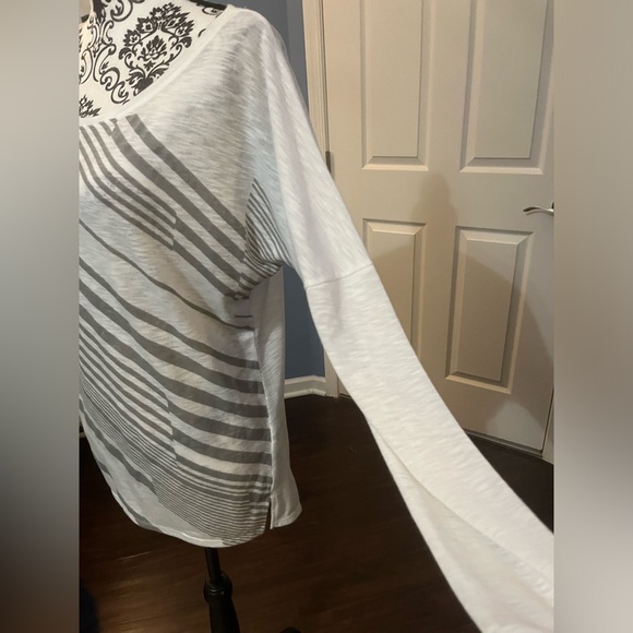 Old Navy Active size medium top - Picture 7 of 8